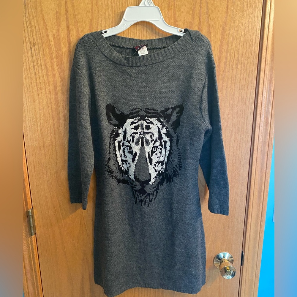 Juniors Sz M tiger sweater dress/tunic